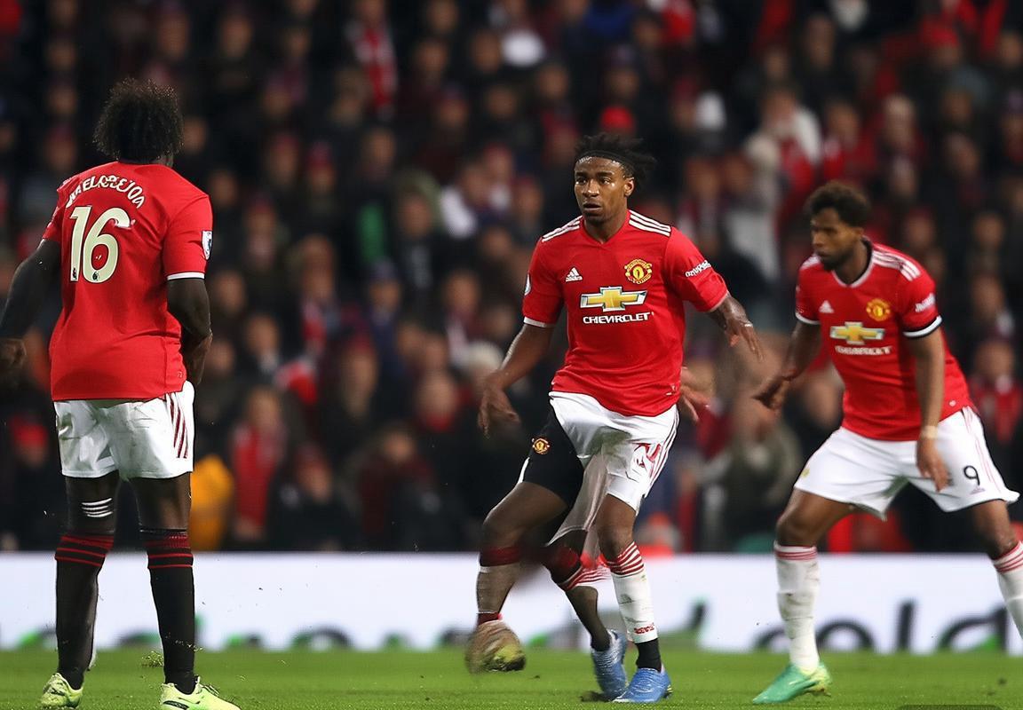 曼联主场2-2伯恩茅斯：防守失误频发，英超争四前景蒙阴影